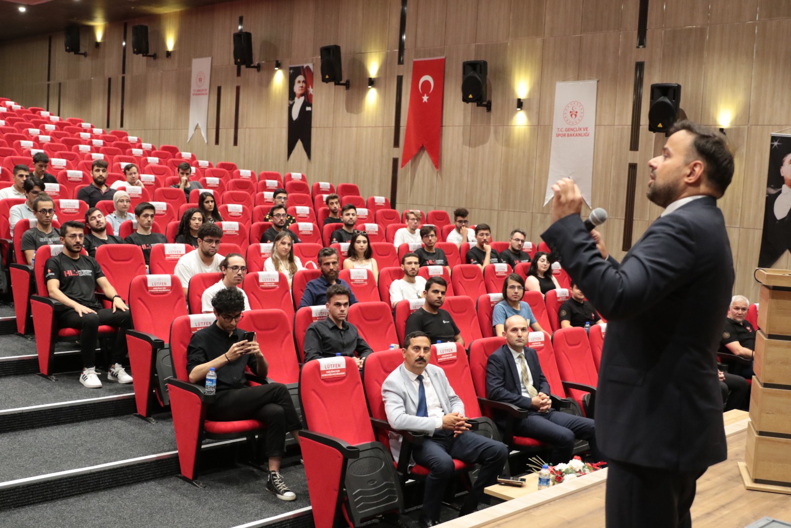 Siber Vatan Bootcamp Etkinliğinin Sertifikalarını Bakan Varank Takdim Etti Galeri