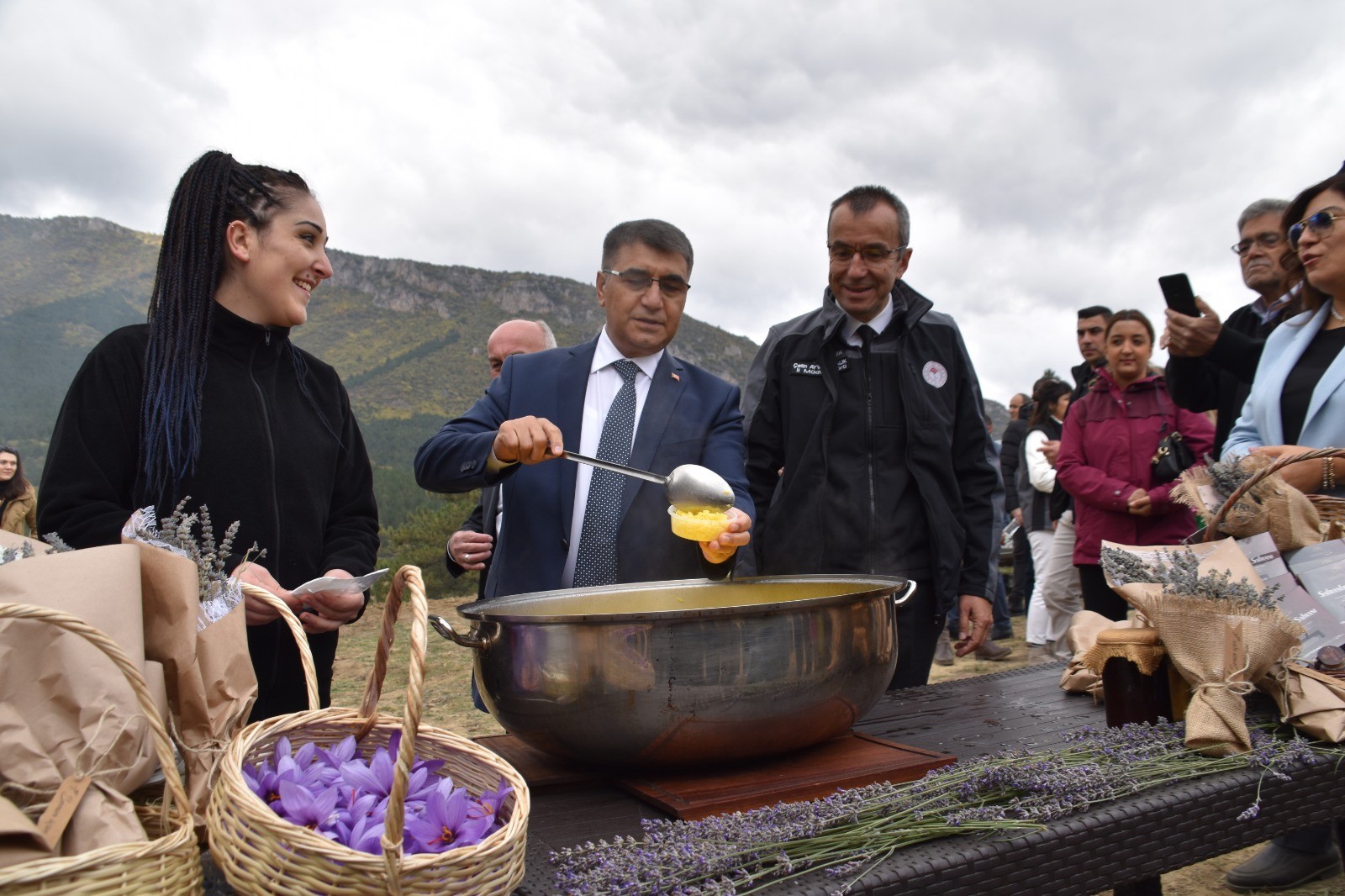 Birinci Safran Çalıştayı ve “Lavanta Kokulu Safran Bahçesi” projesi Tanıtımı Gerçekleştirildi Galeri