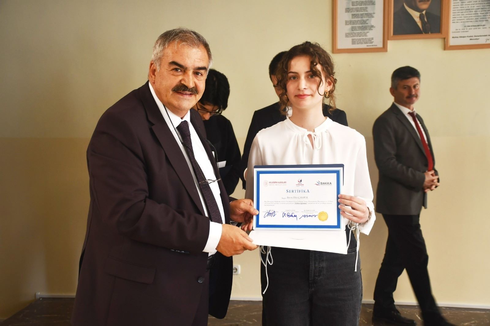 İnovasyon Atölyeleri Eğitimlerini Tamamlayan Öğrenciler Sertifikalarını Aldı