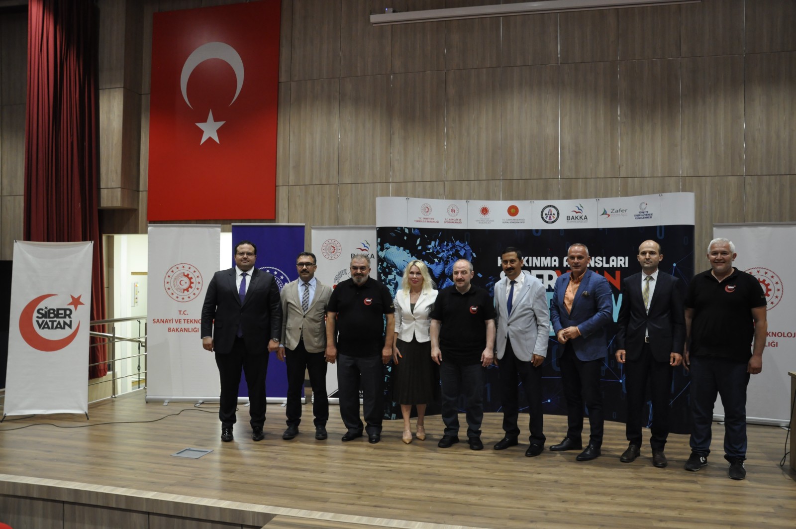 Siber Vatan Bootcamp Etkinliğinin Sertifikalarını Bakan Varank Takdim Etti
